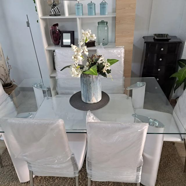 mesa  elegante  de comedor o cocina + 6 sillas