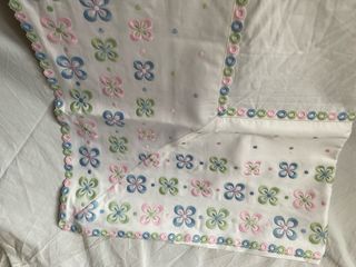Sabana bordada y almohadas para cama de 135mtrs
