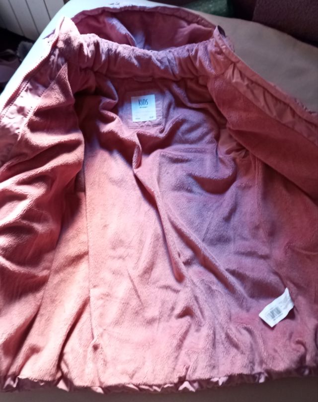 Abrigo rosa de Kids del Corte inglés