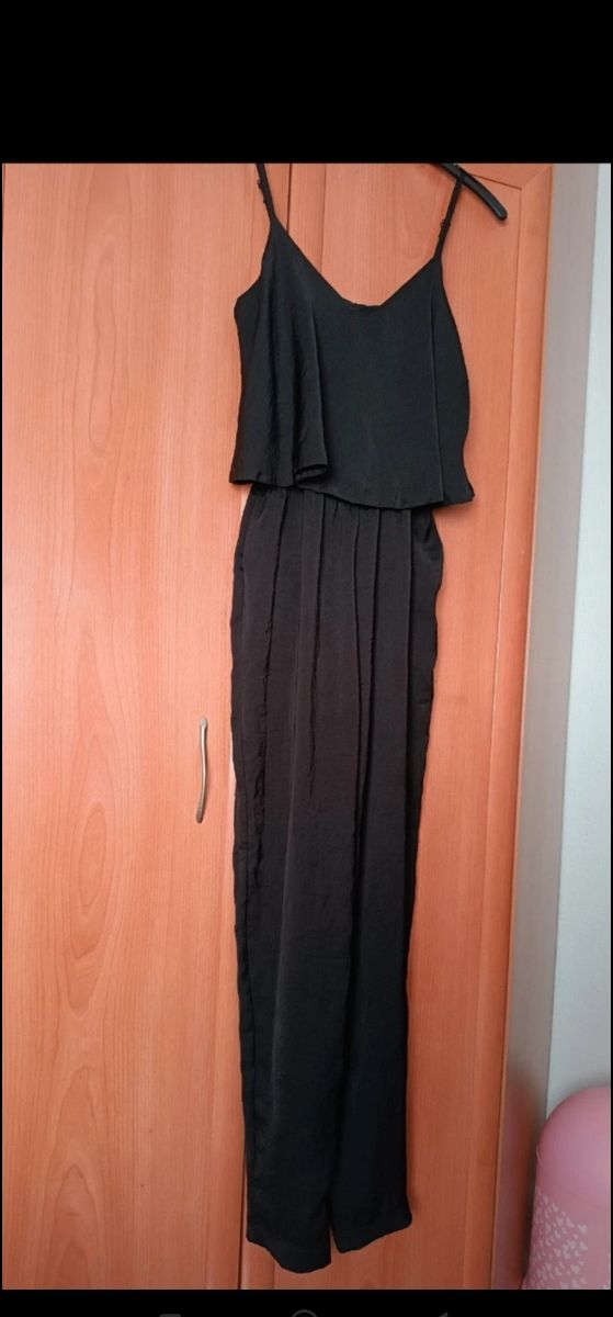 Mono negro. Versátil para cualquier ocasión. C&A