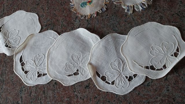 Centrino sottobicchieri a mano 13 pezzi