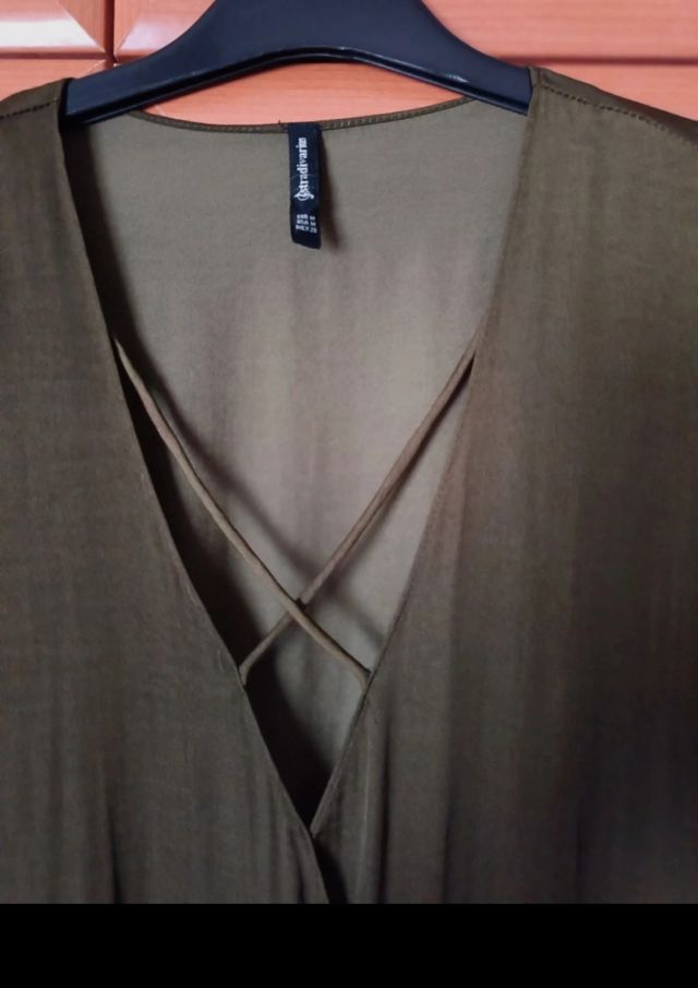 Blusa body. Verde. Stradivarius