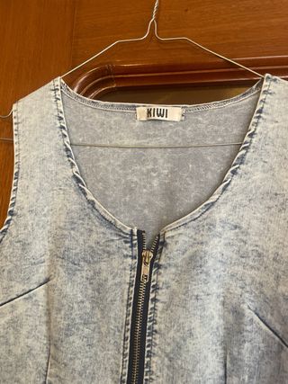 Vestido y pantalon de licra.
