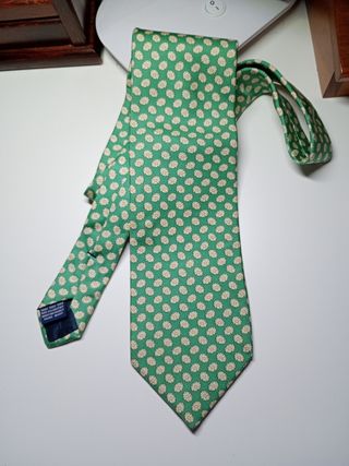 Corbata marca BREVER ,seda , usada buen estado