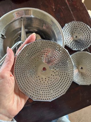 Macina pomodoro e legumi