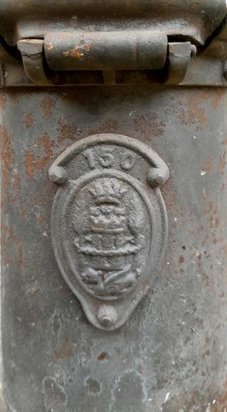 ESTUFA DE HIERRO FUNDIDO DEL SIGLO XIX.
