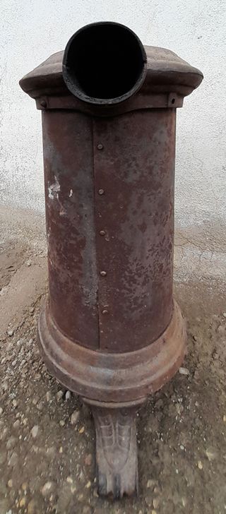 ESTUFA DE HIERRO FUNDIDO DEL SIGLO XIX.