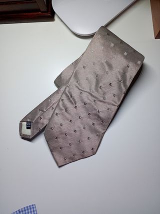 Corbata de seda, usada, marca SEBASTIÁN ANDREU