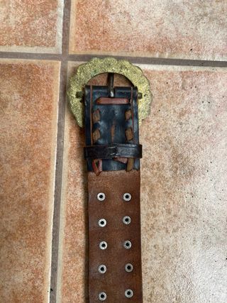 Cinturón cuero monedas céntimos.