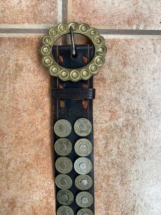 Cinturón cuero monedas céntimos.