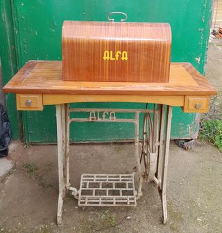 MÁQUINA DE COSER “ALFA”. AÑOS 60.