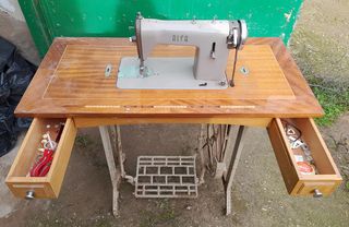 MÁQUINA DE COSER “ALFA”. AÑOS 60.