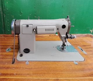MÁQUINA DE COSER “ALFA”. AÑOS 60.