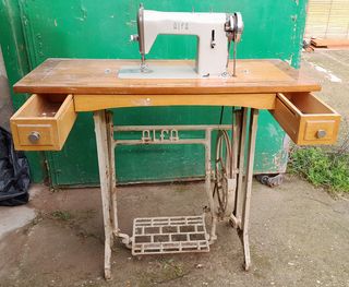 MÁQUINA DE COSER “ALFA”. AÑOS 60.