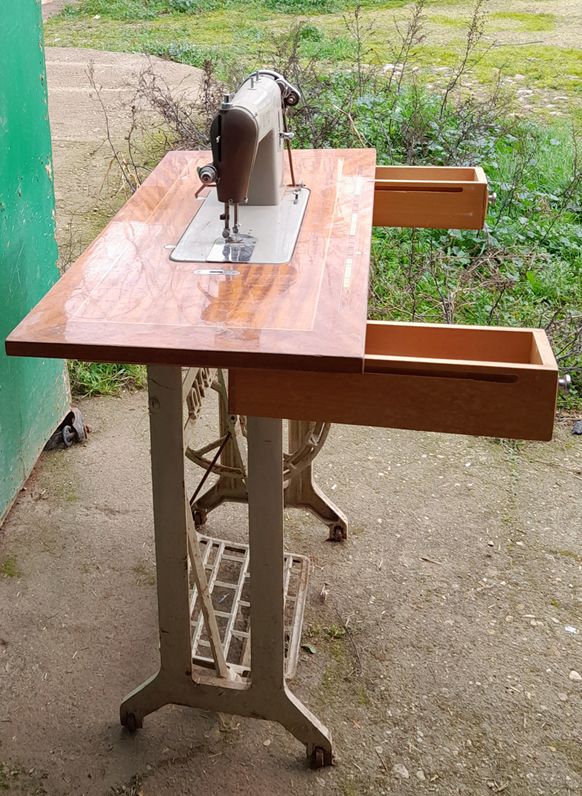 MÁQUINA DE COSER “ALFA”. AÑOS 60.