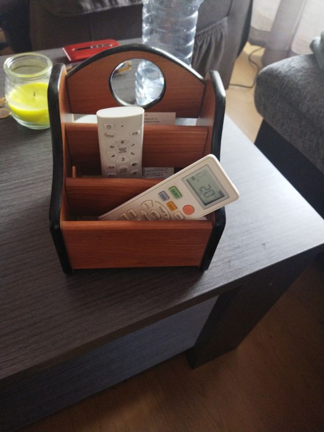 Estantería para mandos a distancia