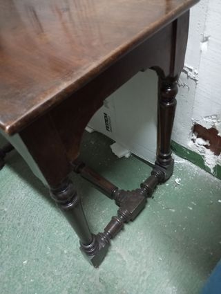 Antigua mesa auxiliar madera