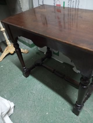 Antigua mesa auxiliar madera
