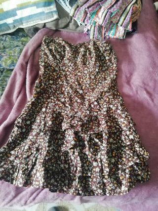 Lote de ropa de mujer hermosa