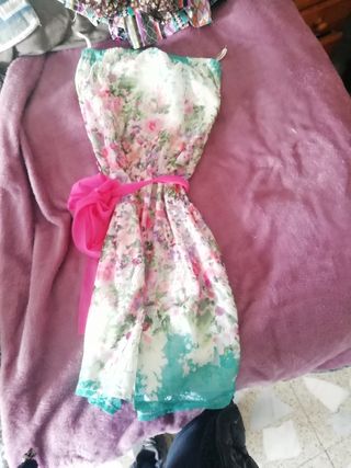 Lote de ropa de mujer hermosa