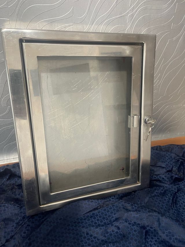 ARMARIO DE ANUNCIOS INOX