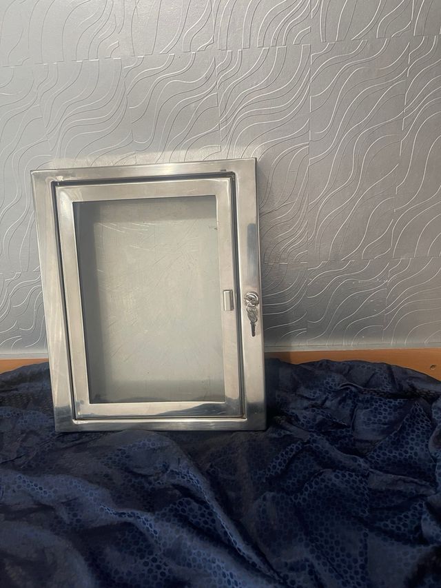 ARMARIO DE ANUNCIOS INOX