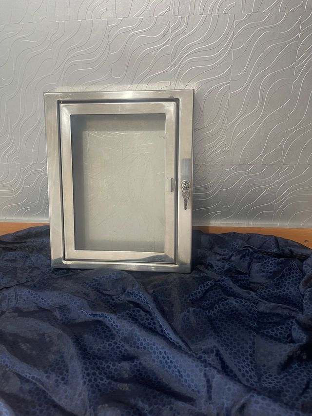 ARMARIO DE ANUNCIOS INOX