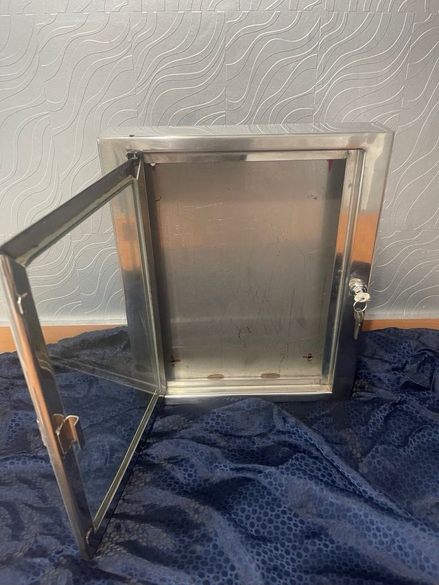 ARMARIO DE ANUNCIOS INOX