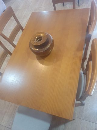 Mesa de comedor.