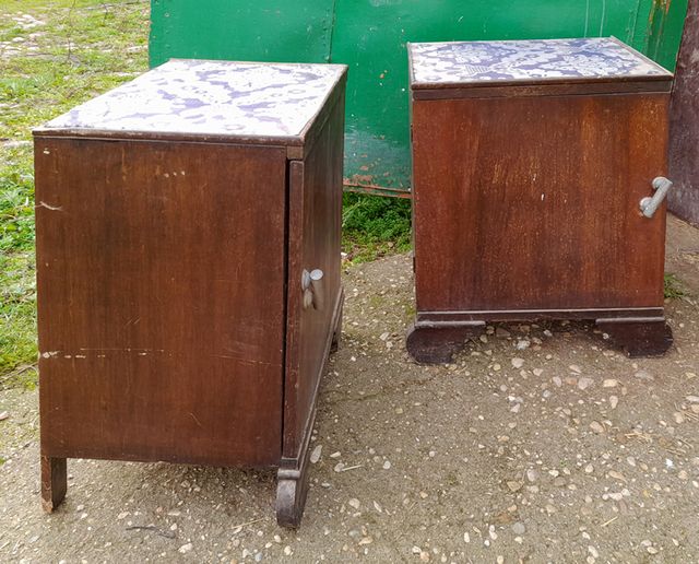 PAREJA DE MESITAS DE NOCHE. AÑOS 60-70.