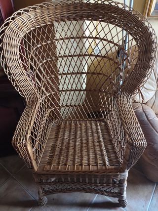 Juego de tres sillones de mimbre y ratan
