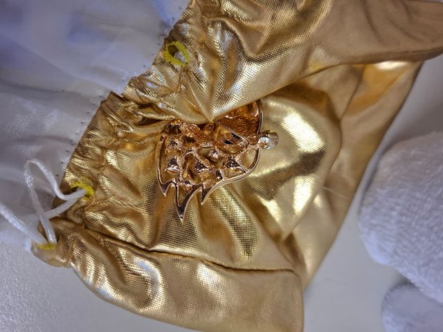 Hervit creations, sacchetta in velluto più spilla