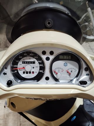 PIAGGIO BEVERLY 400 TOURER
