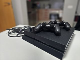 Play Station 4 2 teras y 2 mandos