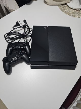 Play Station 4 2 teras y 2 mandos