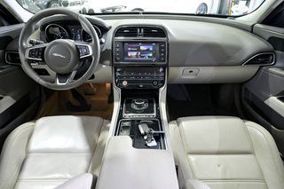 Jaguar XE   2.0I 147kW RWD Prestige Auto 
