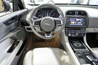 Jaguar XE   2.0I 147kW RWD Prestige Auto 
