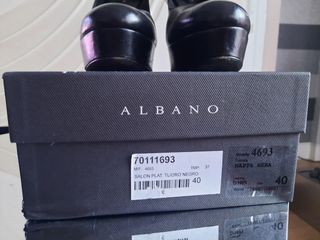 Impresionantes zapatos de piel en negro