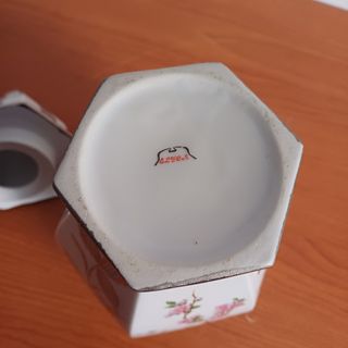 JARRON DE PORCELANA CON TAPA