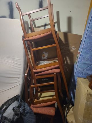 Mesa grande y 4 sillas