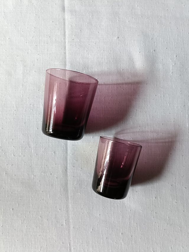 Vasos morados vintage