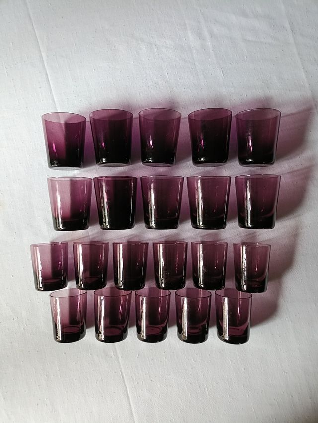 Vasos morados vintage