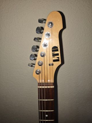 Guitarra eléctrica Stratocaster LTD st-213