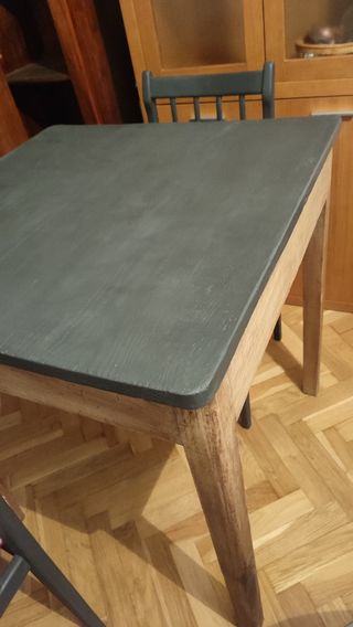 Mesa madera con sillas