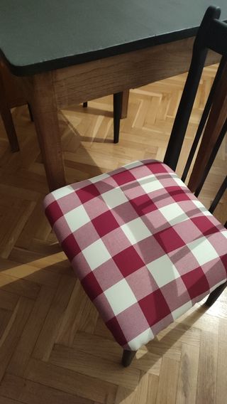Mesa madera con sillas
