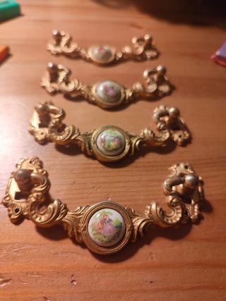 Maniglie per comodini o cassettiere