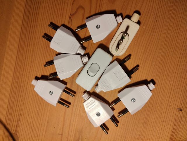 Spine elettriche bianche