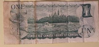 Due banconote Canada da 1 e 2 dollari