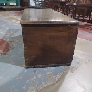 ANTIGUO ARCÓN DE NOGAL MACIZO