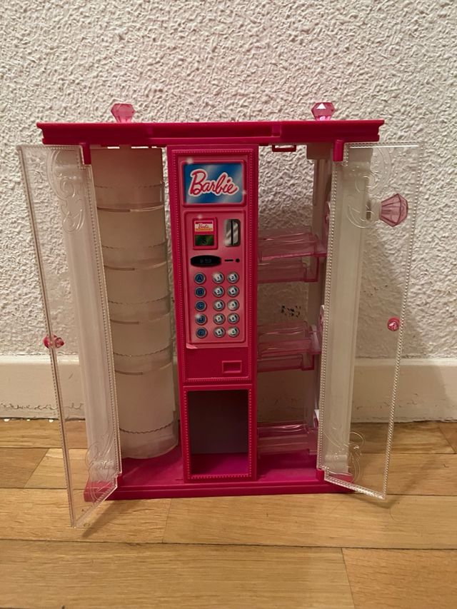 Armario Barbie accesorios